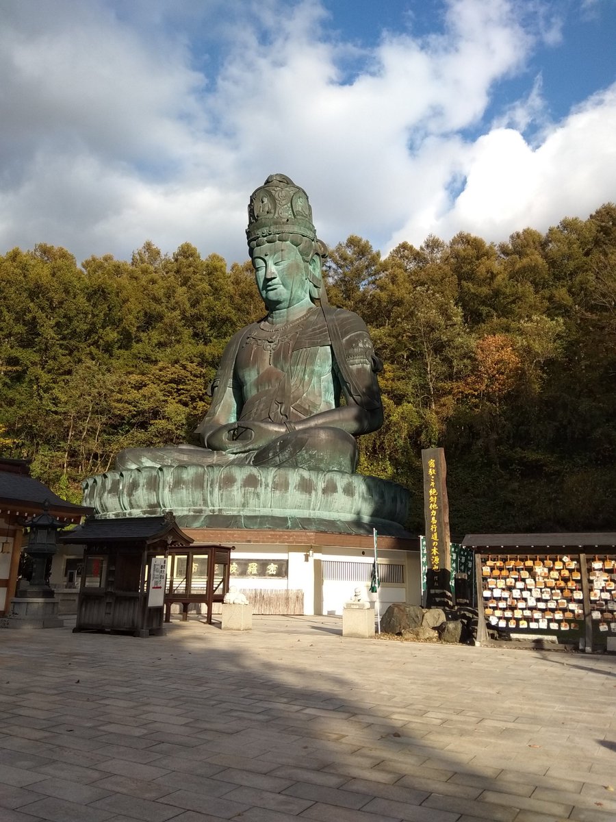 BeyondtheNwsir's tweet photo. Beyond Nara’s Great Buddha, Japan holds a different story of giant statues.

Built in the 20th century by rich tycoons, these huge monuments once symbolized grand ambition. Now forgotten, they quietly fade into nature—a haunting reminder of impermanence. 🏛️🍃 https://t.co/uXropDxMmX