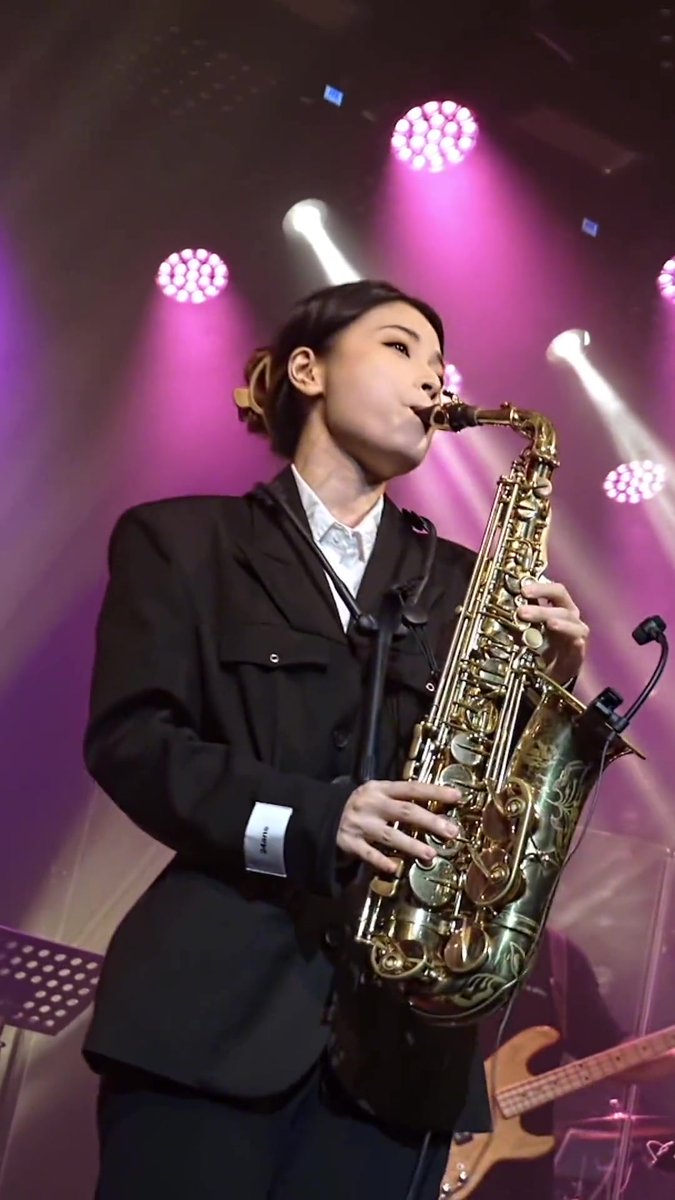 bolduc4life's tweet photo. Just had the most breathtaking jazz show at the downtown theater last night! The saxophonist’s solo gave me chills—music hits different live  Don’t miss their next performance in two weeks!， https://t.co/hjyOks7vGN