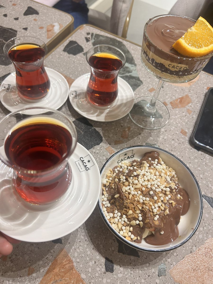 svlcvlk's tweet photo. Boooollll kahkahalı bir akşam 🤎 https://t.co/Qi5BsNV1rq