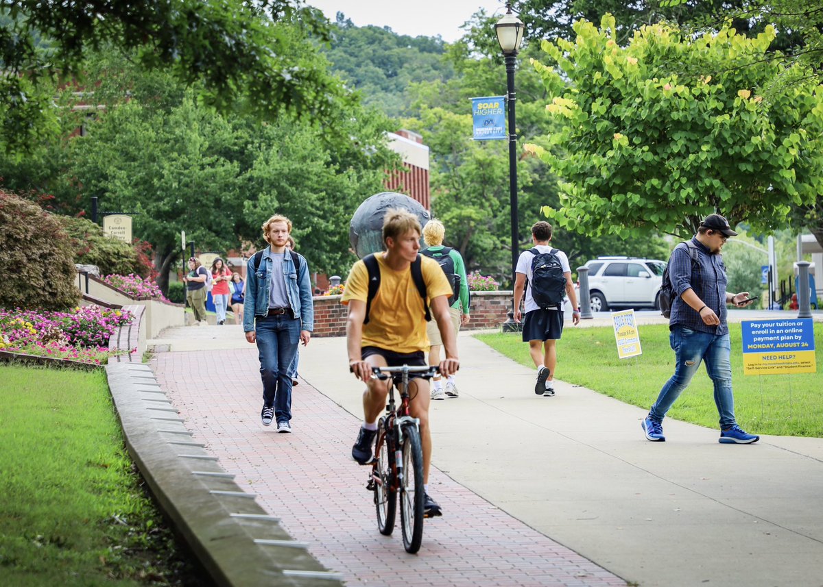 moreheadstate's tweet photo. Today, our 𝘿𝙚𝙖𝙧 𝙊𝙡𝙙 𝙈𝙎𝙐 came alive again as we began our 139th year. Side by side, we’re taking on what comes next. ✨

First Day of Classes ✅

#SOARHigher #MoreheadState #FallSemester https://t.co/NPbUIc6J9R