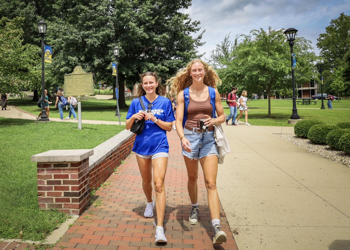 moreheadstate's tweet photo. Today, our 𝘿𝙚𝙖𝙧 𝙊𝙡𝙙 𝙈𝙎𝙐 came alive again as we began our 139th year. Side by side, we’re taking on what comes next. ✨

First Day of Classes ✅

#SOARHigher #MoreheadState #FallSemester https://t.co/NPbUIc6J9R