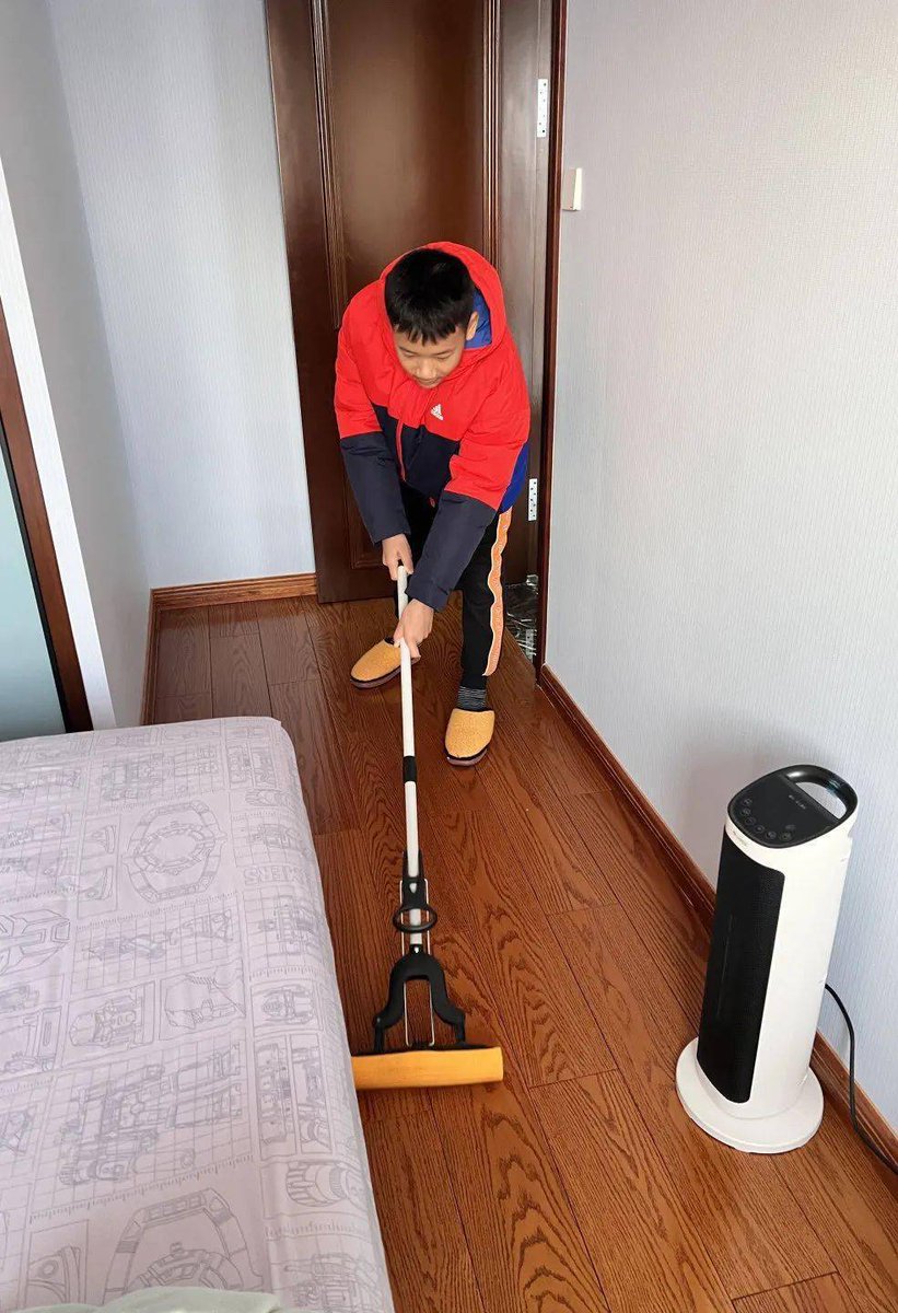 DrieuxMarianne's tweet photo. Just found my old hoodie hiding under the couch after a quick vacuum run—clean floors + a tiny nostalgic win = perfect 10 minutes well spent , https://t.co/rpDPU1m3yM