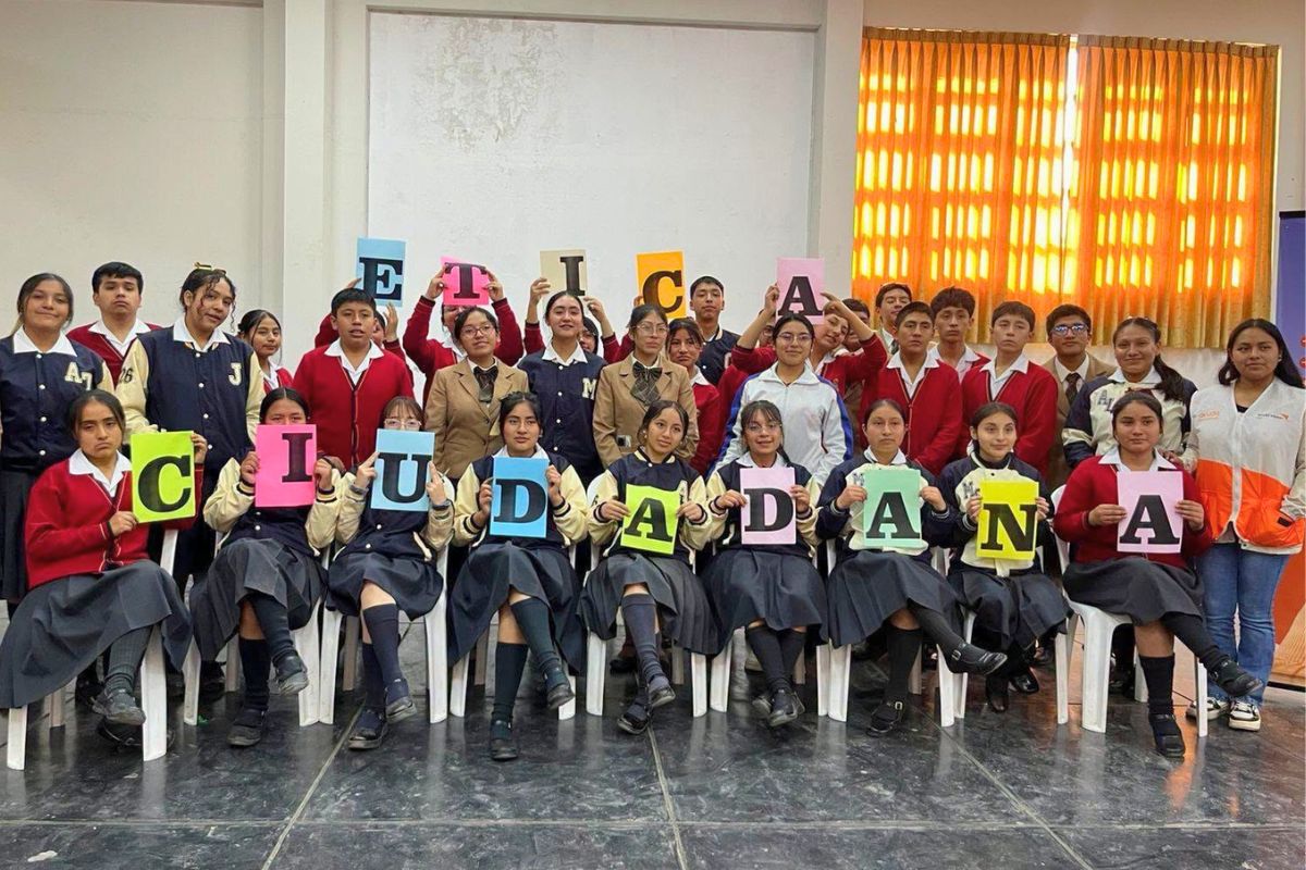 WorldVisionPeru's tweet photo. #LALIBERTAD Estudiantes de secundaria participaron junto a World Vision Perú en una jornada de Ética Ciudadana para reflexionar sobre el uso responsable de la tecnología, el cuidado del planeta y cómo nuestras decisiones impactan en la comunidad. https://t.co/8i5VDzhC4G