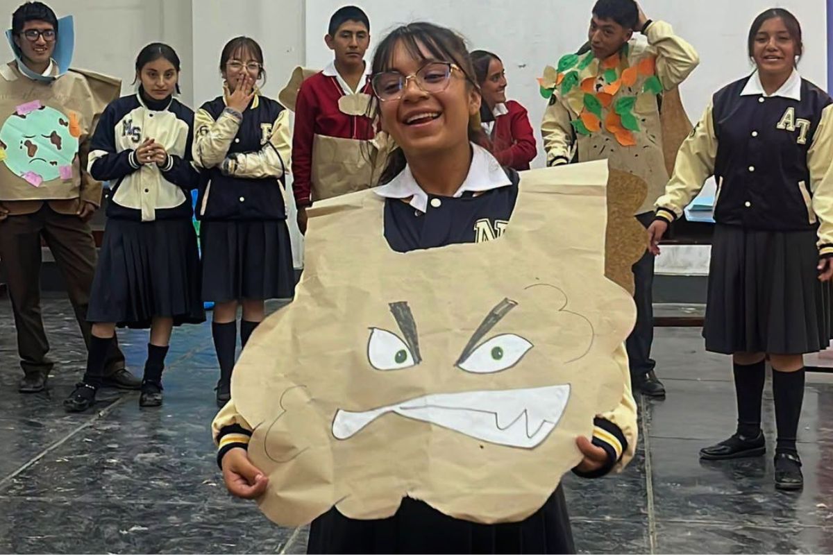 WorldVisionPeru's tweet photo. #LALIBERTAD Estudiantes de secundaria participaron junto a World Vision Perú en una jornada de Ética Ciudadana para reflexionar sobre el uso responsable de la tecnología, el cuidado del planeta y cómo nuestras decisiones impactan en la comunidad. https://t.co/8i5VDzhC4G