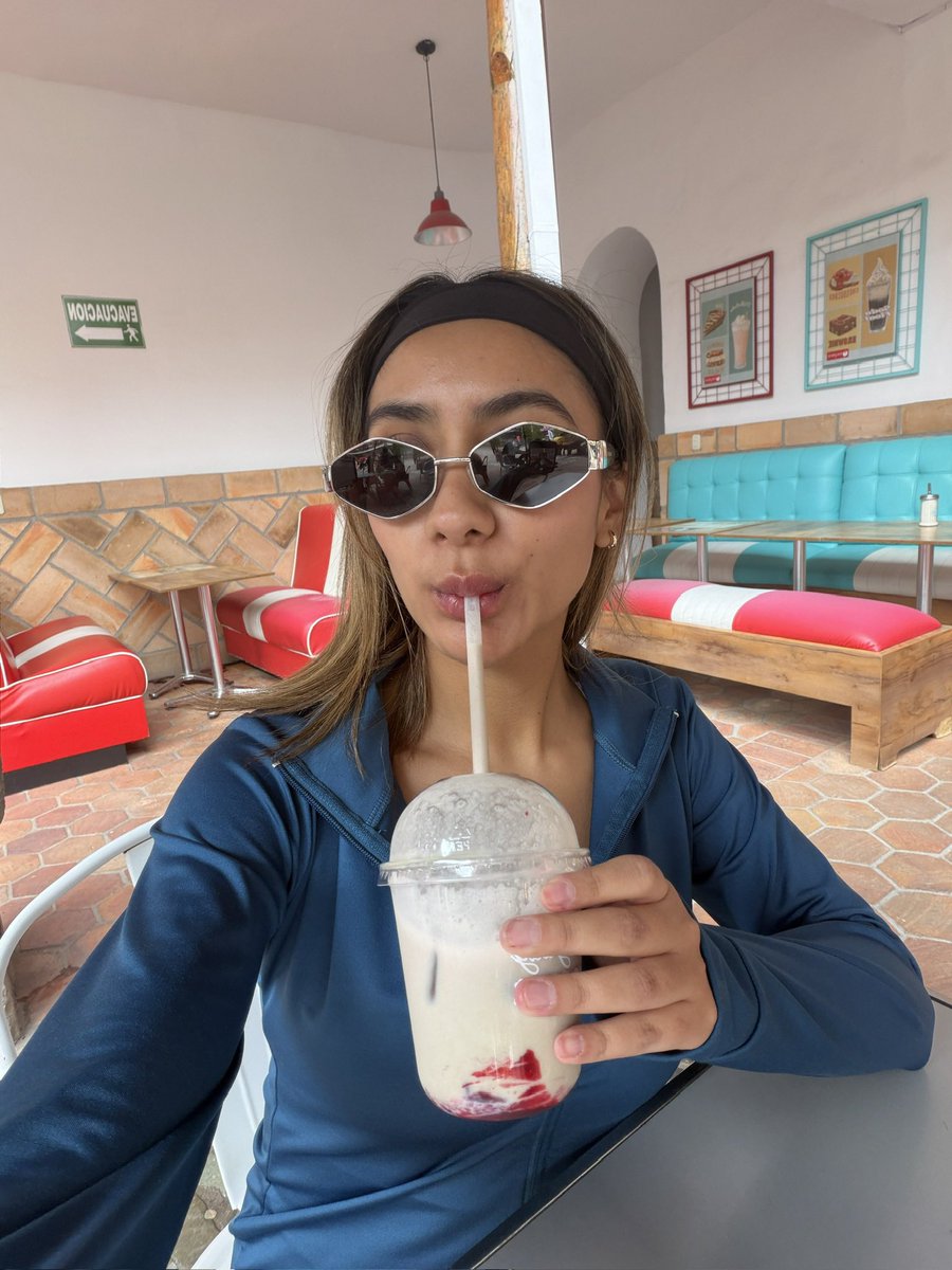sofiamicaelawa's tweet photo. Yo feliz con mi matcha, existiendo y no viendo que hace otra persona 🫰🏻 https://t.co/zcDJ6hqCXi