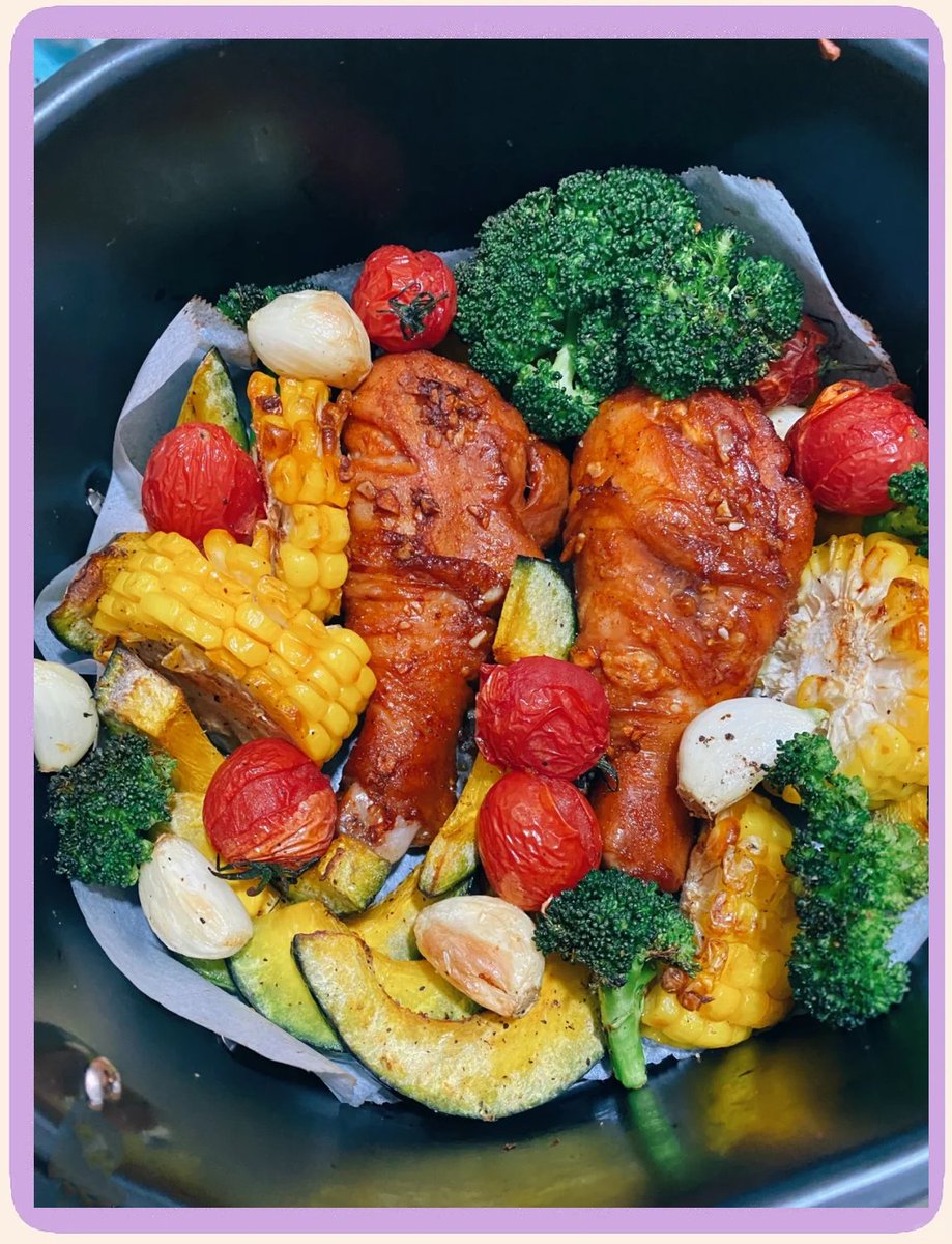 CharlesEDavis5's tweet photo. A quick high-protein, low-cal lunch: grilled chicken + roasted veggies + quinoa bowl  Fuel your body, crush your goals! #HealthyEats #FatLoss， https://t.co/g4v1tbotnf