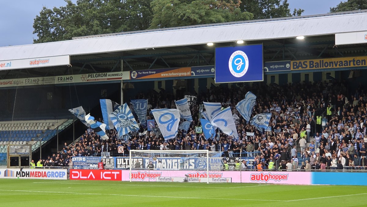 niek92jansen's tweet photo. ⚽ De Graafschap 🆚 Jong AZ
📅 17-08-2026
⚖️ 2-5
🏆 Keuken Kampioen Divisie
🏷️ 9.743 toeschouwers
📍 De Vijverberg, Doetinchem 🇳🇱

Gelukkig is de transferperiode nog open voor De Graafschap 🥲

#DeGraafschap #JongAZ #graaz #Doetinchem #Alkmaar #groundhopping https://t.co/xDfO7RQYkN