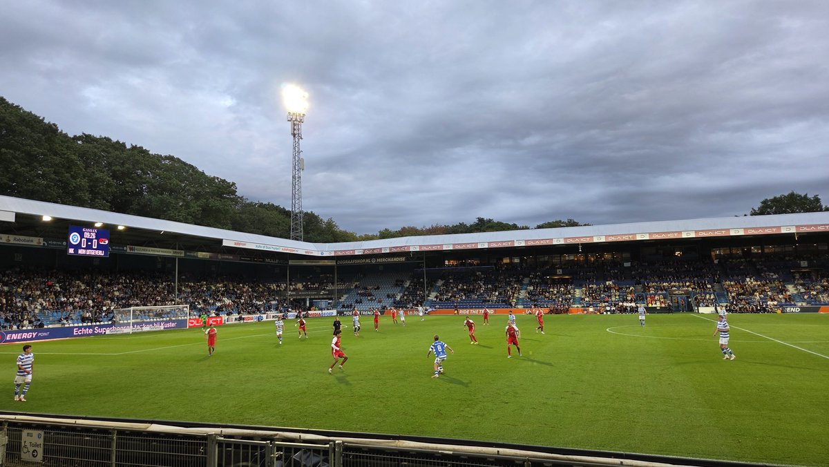 niek92jansen's tweet photo. ⚽ De Graafschap 🆚 Jong AZ
📅 17-08-2026
⚖️ 2-5
🏆 Keuken Kampioen Divisie
🏷️ 9.743 toeschouwers
📍 De Vijverberg, Doetinchem 🇳🇱

Gelukkig is de transferperiode nog open voor De Graafschap 🥲

#DeGraafschap #JongAZ #graaz #Doetinchem #Alkmaar #groundhopping https://t.co/xDfO7RQYkN