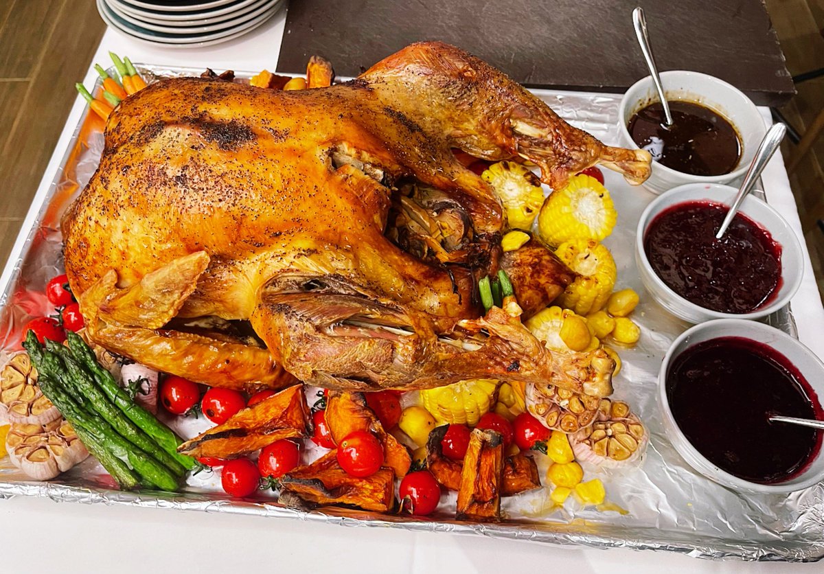 SojkaRene's tweet photo. This holiday season, treat yourself to our exclusive roast turkey set with homemade cranberry sauce! Juicy, flavorful, and perfect for festive gatherings—order yours now! https://t.co/RVHvwu9QXJ