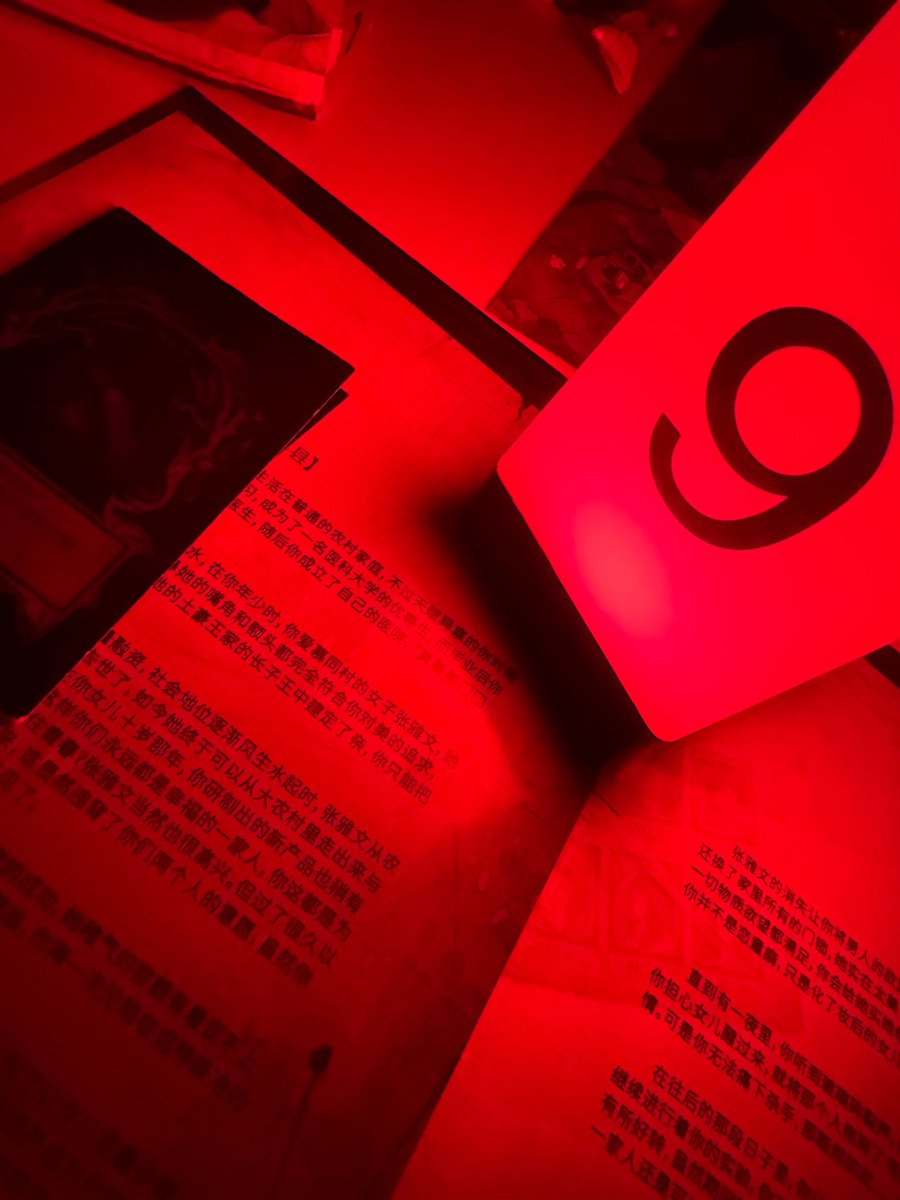 VANBELLINGENPAM's tweet photo. Locked in a dimly lit escape room—clues hidden in every corner, time’s ticking, can I make it out before the buzzer https://t.co/qW8hYZM0g5