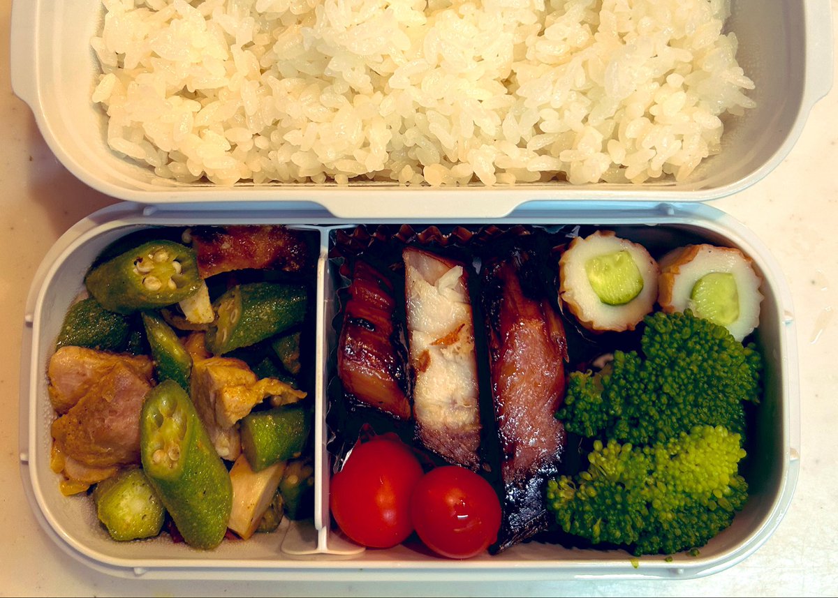 zarikoben's tweet photo. 昨日の晩御飯のタンドリーチキンを使ったオクラ炒めとぶり照りのお弁当。暑い時はカレー味がいいね。
かぼちゃ一つ収穫。
無花果の収穫祭りも始まりました。 https://t.co/mrjM5bwQCf