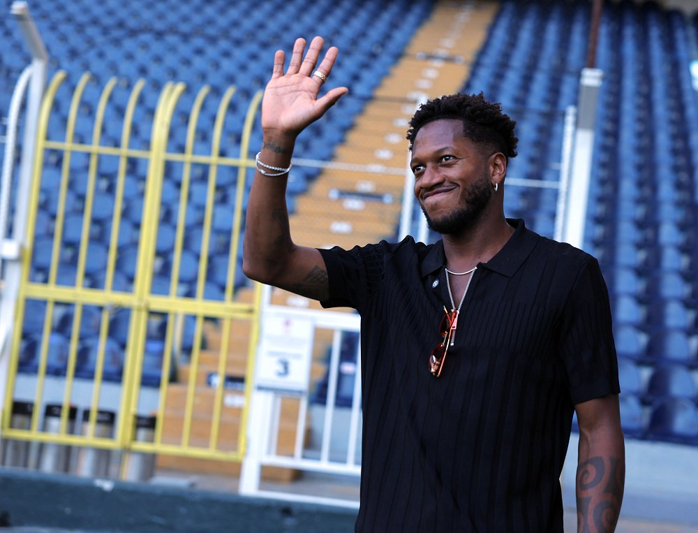 Fenerio's tweet photo. Fred, Fenerbahçe'ye veda etti. Yolun açık olsun Fred. 💛💙 https://t.co/iRDdk8b6p3