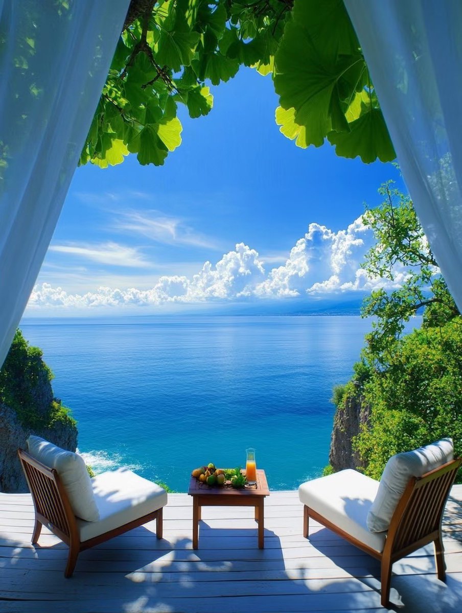 Dee45013146's tweet photo. Just found the perfect spot by the window—sky’s so chill, my coffee’s still warm, and work can wait. 10/10 for today’s unplanned break , https://t.co/Pak9HeWC9n