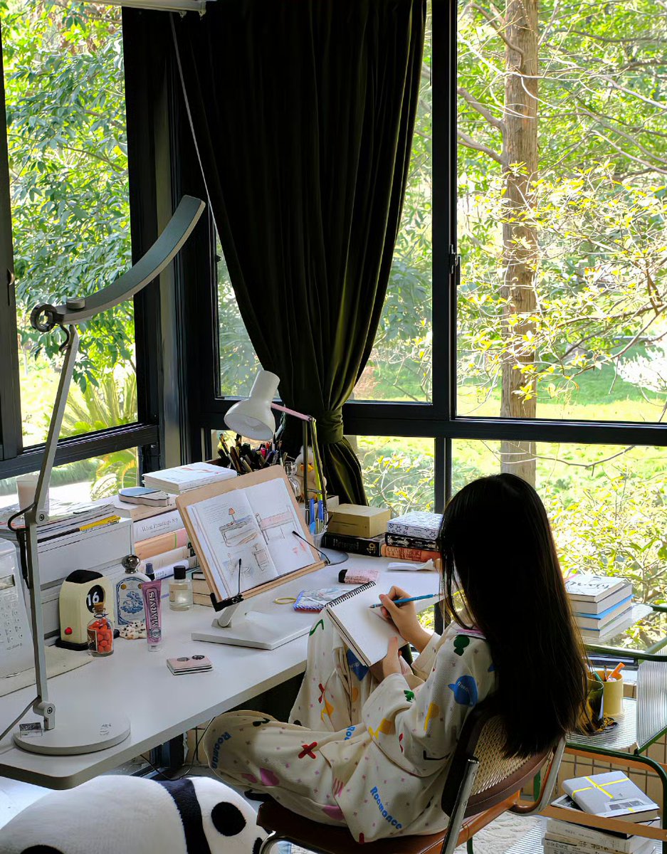 goodlekid's tweet photo. My weekend vibe: sipping iced latte while flipping through a good book, no alarms, no rush, just soft sunlight and perfect quiet. https://t.co/ZevJgrySkN