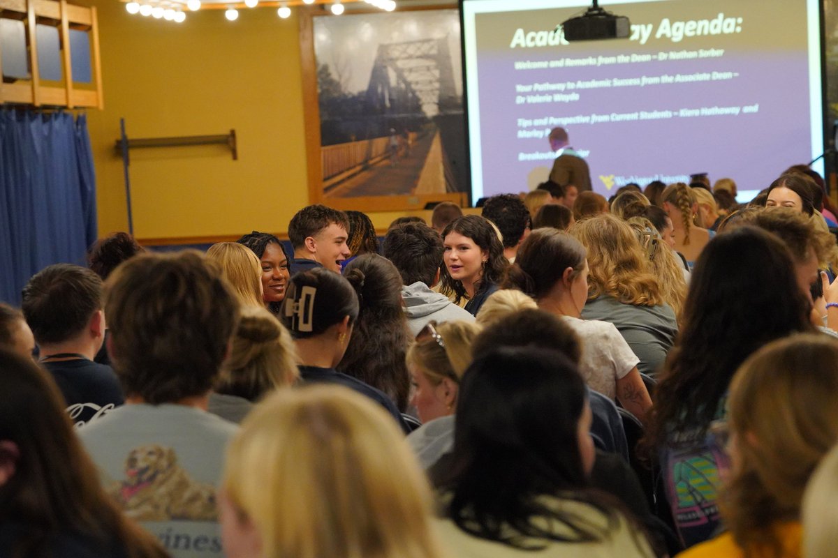wvucahs's tweet photo. Just met over 250 new friends. NBD. #AcademicDay https://t.co/4XSWI7gUni