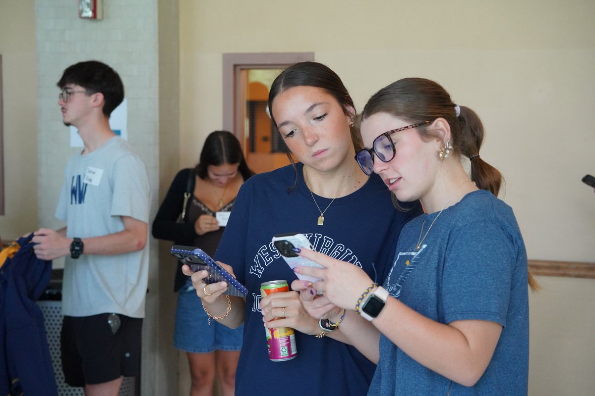 wvucahs's tweet photo. Just met over 250 new friends. NBD. #AcademicDay https://t.co/4XSWI7gUni