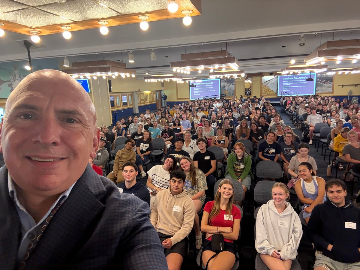 wvucahs's tweet photo. Just met over 250 new friends. NBD. #AcademicDay https://t.co/4XSWI7gUni