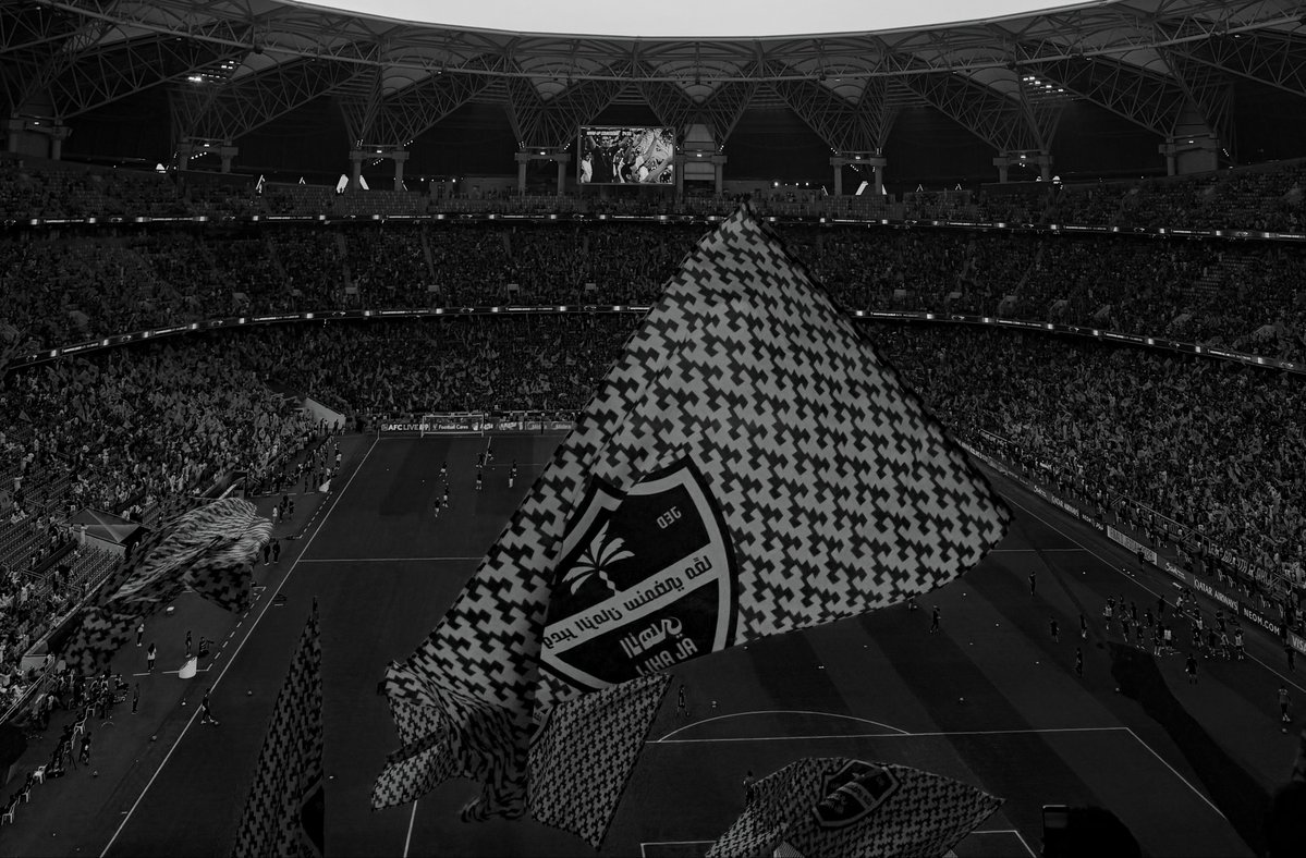 jio70r's tweet photo. الباب مكسورٌ  ونافذتي ذوَتْ
قل للرياح العابثاتِ تمتعي💔. https://t.co/2Nt9shcFa4