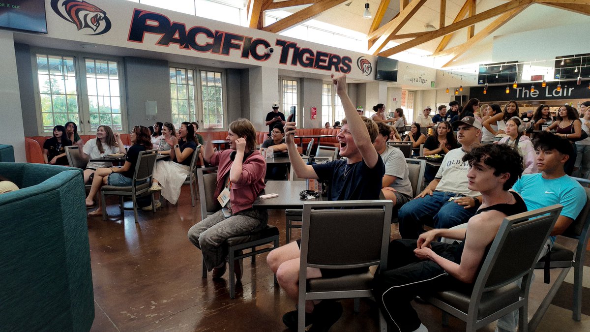 UOPacific's tweet photo. Said “bye" to mom and dad and “hello" to the start of something new. 👋

Last night, we shared dinner with our folks for the last time before heading into our first evening as independent Tigers. New memories, friends and fun times ahead! 🎈

#WeekOfWelcome2026 #ClassOf2030 https://t.co/RPadhgTv8E