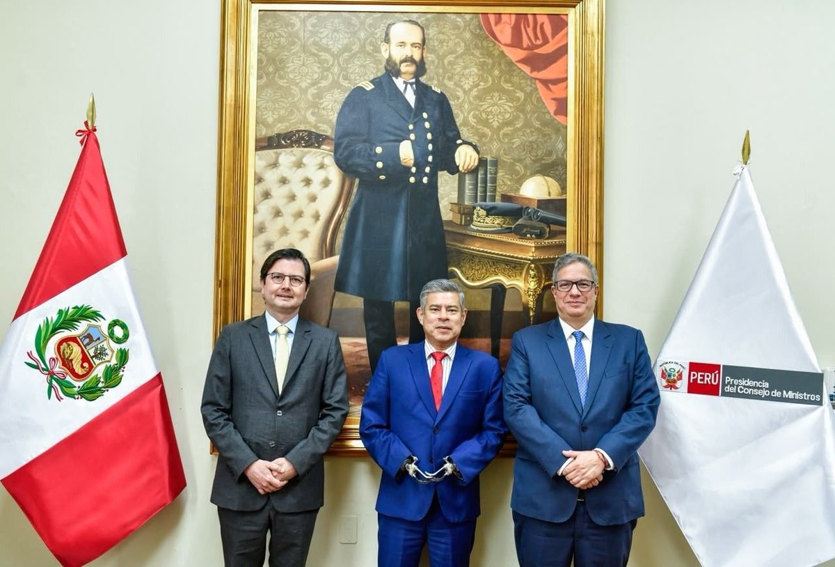 AgendaCAF's tweet photo. 🇵🇪 @GianpLeonc1, vicepresidente ejecutivo de CAF, y Santiago @Rojasarroyo, gerente regional para el Sur Andino y representante de CAF en Perú, adelantaron una agenda de trabajo con el Gobierno peruano, que incluyó reuniones con el presidente del Consejo de Ministros, Luis Galarreta; el canciller @CancilleriaPeru Carlos Espá; y el ministro de Economía y Finanzas @MEF_Peru, Elmer Cuba.

CAF trabajará junto al Gobierno peruano en un programa que responda a sus principales prioridades, entre ellas la seguridad y la preparación frente al Fenómeno de El Niño, así como en proyectos estratégicos de agua y saneamiento, salud, agroindustria y turismo.

CAF continuará impulsando una mayor articulación regional, con especial énfasis en la Comunidad Andina y la Alianza del Pacífico, como espacios para fortalecer la cooperación y la integración.