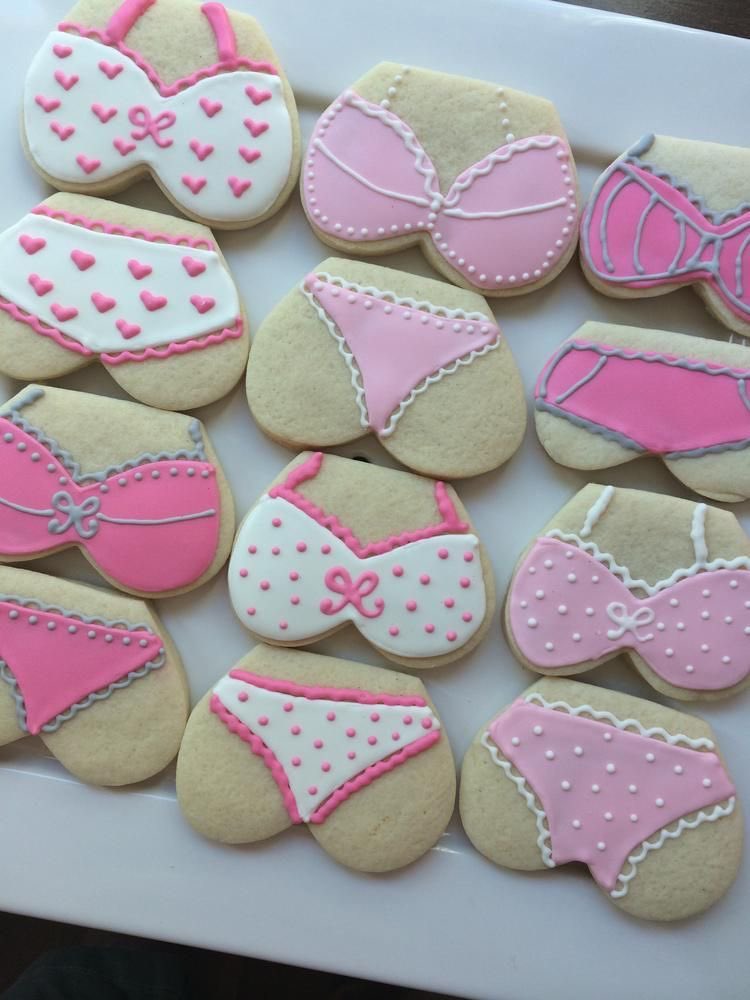 sakurafraise's tweet photo. cupcake heels, lingerie cookies, and tiara cupcakes omg how cute https://t.co/csZMSwcfe4