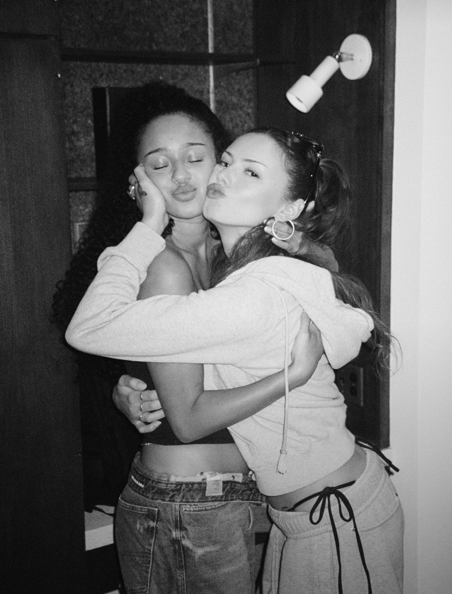 mane3tah's tweet photo. Manon and Sophie 🥹🩷 https://t.co/40k8w9a2T4