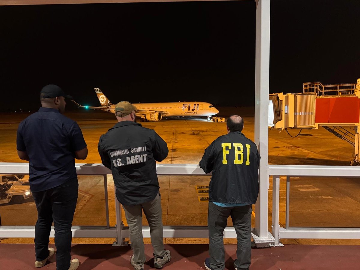 FBI's tweet photo. CASE UPATE from @FBIAtlanta: Alleged Mastermind of $165 Million Cryptocurrency Ponzi Scheme Facing Federal Charges after Deportation from Fiji

#FBI Atlanta special agents just returned from FIJI where they arrested a man allegedly behind a multi-million-dollar Crypto Ponzi scheme. Edward Zimbardi is now back on U.S. soil to face justice. 

Learn more: https://t.co/LlfV3QqONF