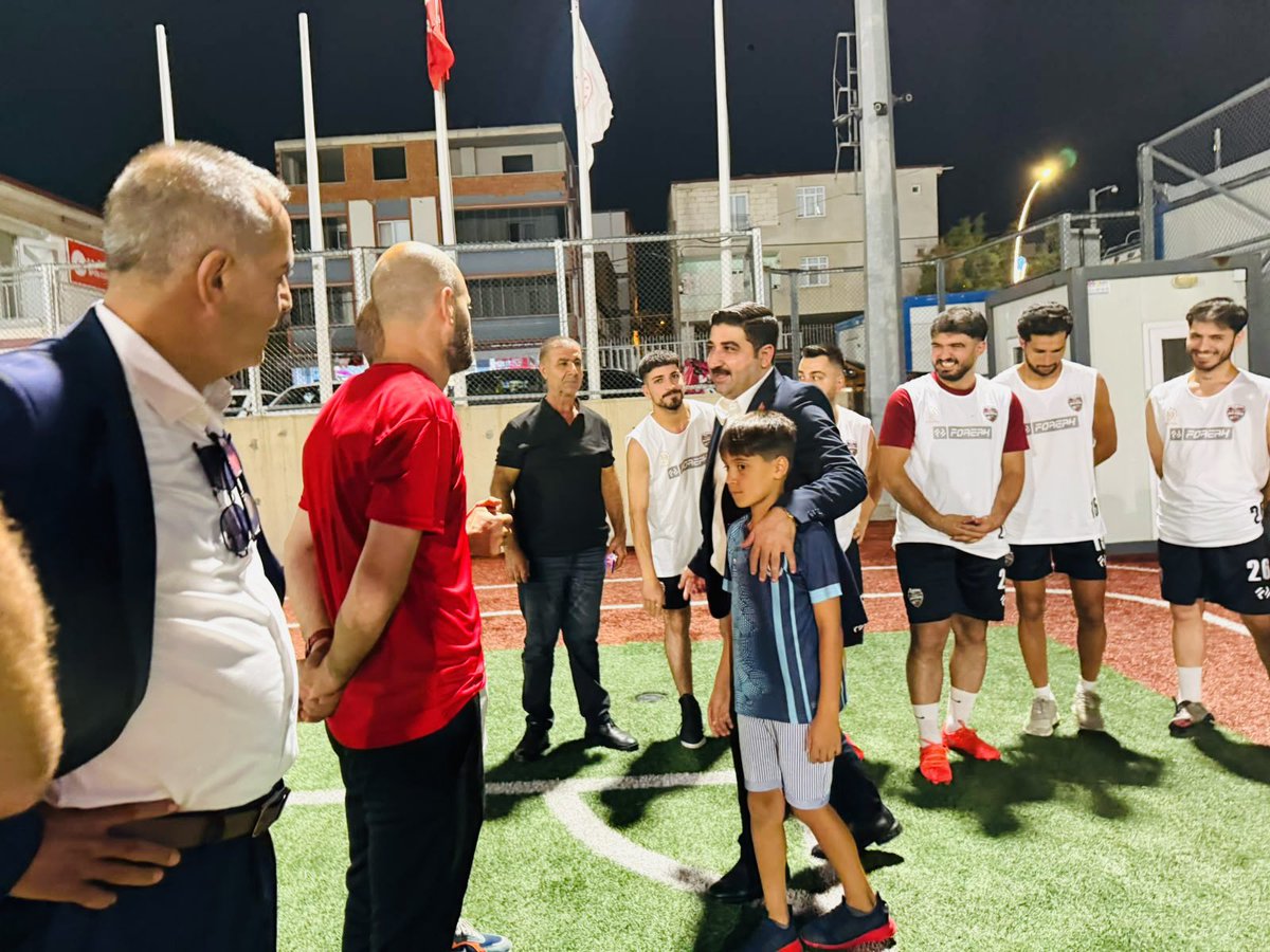 EYLDRM41's tweet photo. Bugün Dilovası’nda faaliyet gösteren Ova Gücü Spor Kulübümüzün yeni sezon ilk antrenmanına ekip arkadaşlarımızla birlikte katılım sağladık.

Genç sporcu kardeşlerimize yeni sezonda başarılar diledik. Geçmişte olduğu gibi bundan sonra da her zaman yanlarında olacağımızın sözünü verdik. 

Allah birlik ve beraberliğimizi daim etsin. Gençlerimiz geleceğimizin teminatıdır.

Gelecek için hep birlikte başaracağız !
