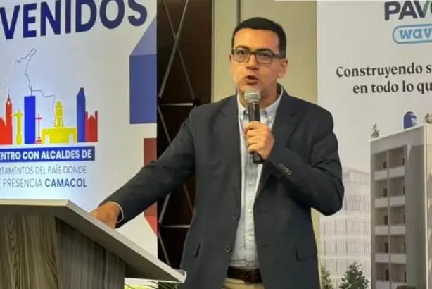 ColombiaCompite's tweet photo. Desde el CPC queremos saludar a Julián Buitrago, nuevo director del @DNP_Colombia, y reiterar nuestra disposición para trabajar de la mano por un país más productivo, con mejores oportunidades y mayor bienestar para todos. https://t.co/JUI4A9a8id