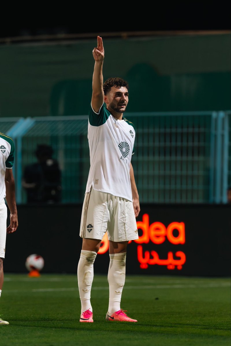 EduardSpertsyan's tweet photo. Successful start in the new tournament💪🏻 Many thanks to my team partners and the fans 🤍💚

#AlAhli #الأهلي #TTT https://t.co/3FbE40zUi3