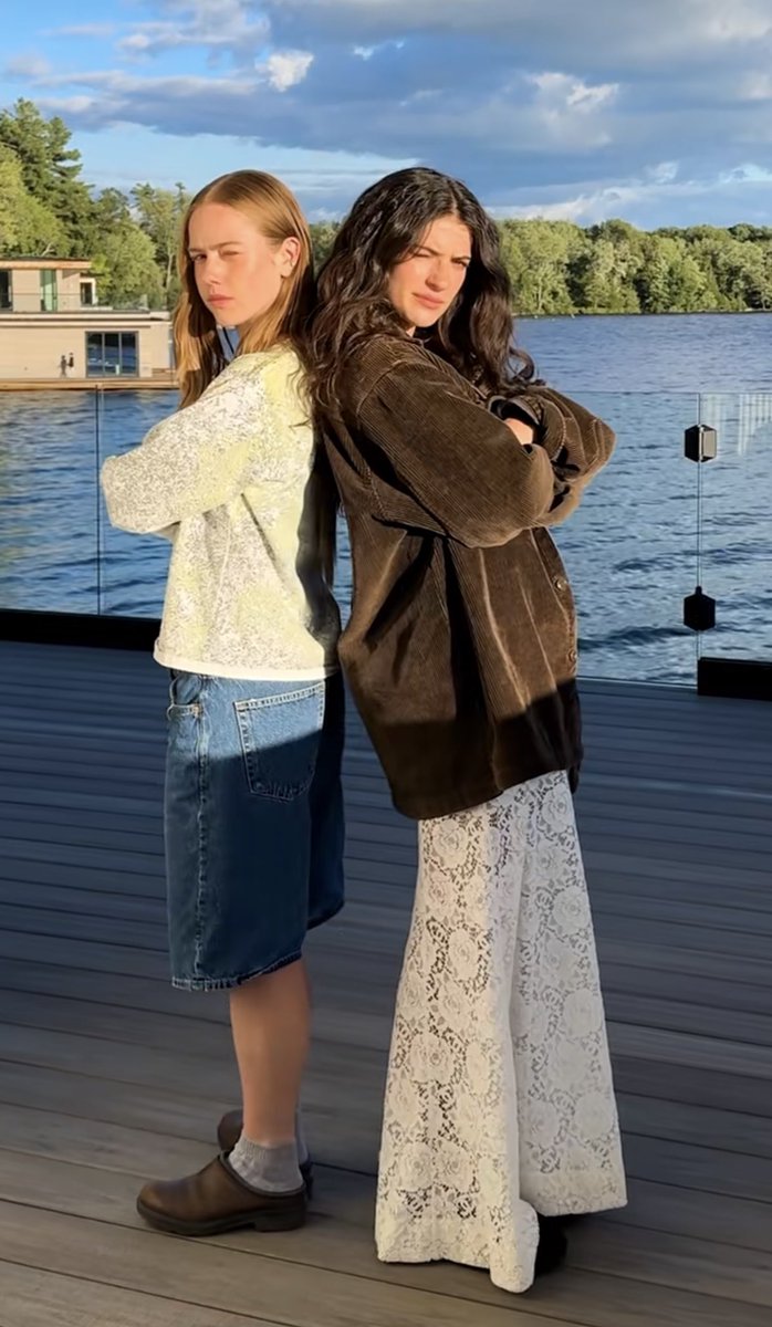 mantiheroi's tweet photo. - sisters - https://t.co/sUnJB5BUqk