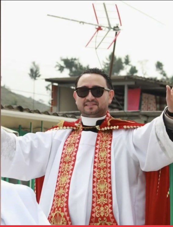 JPBarrientosH's tweet photo. Carlos Alberto Arias Arias, sacerdote de la @arquimanizales1, fue denunciado por el abuso sexual de una niña en Argentina (2012). Escapó a Colombia, protegido por el @episcopadocol y el arzobispo José Miguel Gómez, quien omitió denunciar ante la @FiscaliaCol. Habría más víctimas https://t.co/XGEdqzmbrO