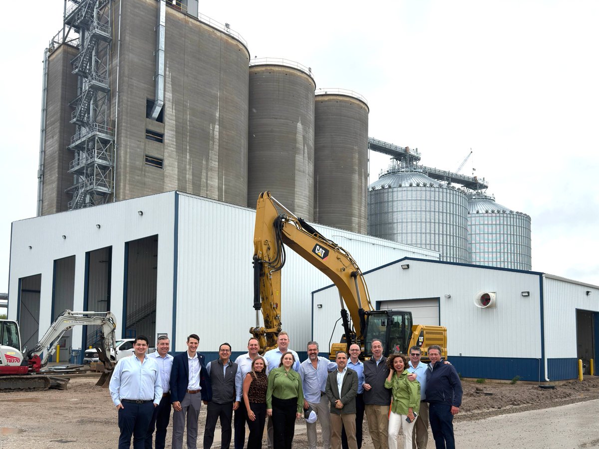 UnionPacific's tweet photo. Congratulations to Bartlett Grain on the grand opening of the El Camino grain elevator near Sheffield, Illinois. Equipped to load 110-car shuttle trains, the new facility expands grain handling capacity, creates opportunities for local growers, and strengthens connections to domestic and international markets. We're proud to help move America's harvest. 🌾🚂