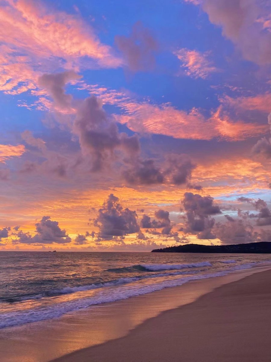 bassel1234567's tweet photo. Just caught the sunset painting the sky pink—my anxious heart finally unclenched for a minute. https://t.co/tMBojdCpyp