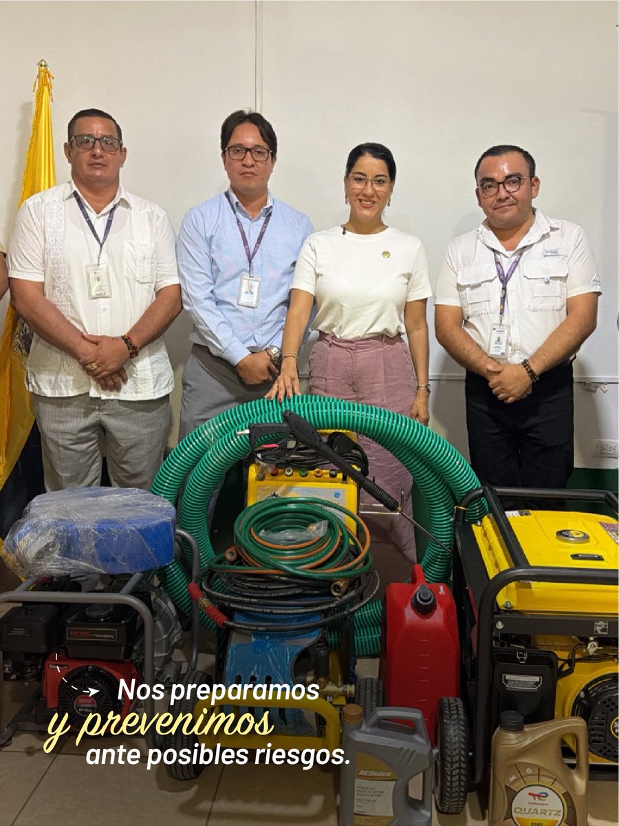 GildaAlcivarOk's tweet photo. 🇪🇨 Estar en territorio es actuar donde más se necesita. En Guayas impulsamos la renovación de mobiliario escolar, fortaleciendo espacios de aprendizaje más seguros, inclusivos y funcionales. 📚

Además, entregamos kits de apoyo para estar preparados ante posibles inundaciones. 💪 https://t.co/2If4CPpjpm