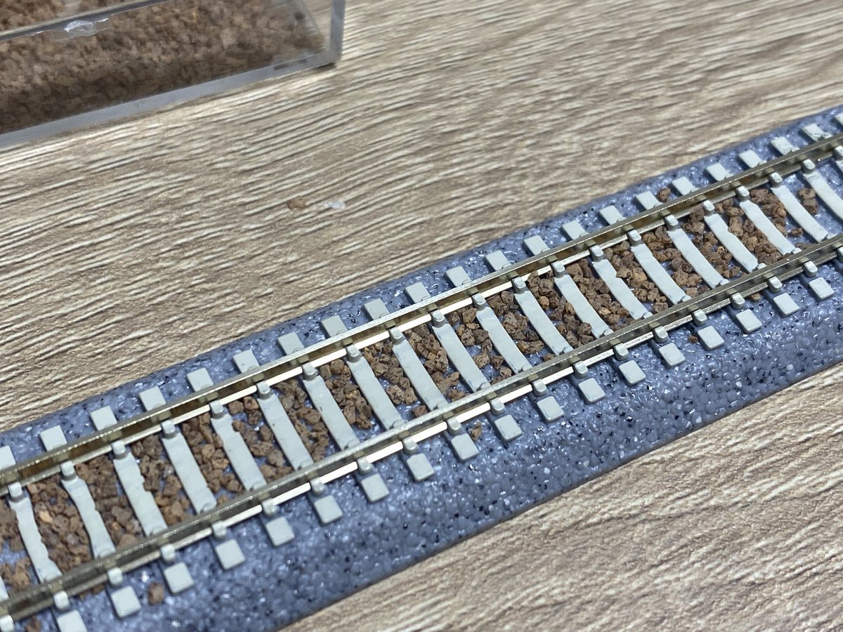 fugasat's tweet photo. モーリン1/80用のバラストを試す。個人的にはこのくらいの粗さで丁度良い感じ。 https://t.co/ldZveNxsV4