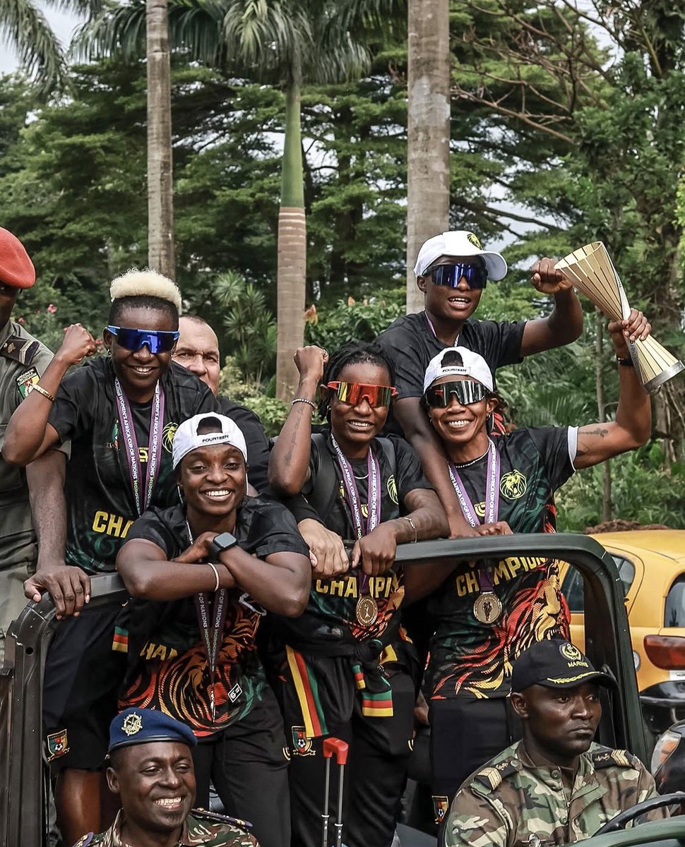 AllezLesLions's tweet photo. Le peuple a répondu présent pour acceuillir les Championnes d’Afrique ❤️🇨🇲

📸 @brfootball https://t.co/d1ow9ShPXC