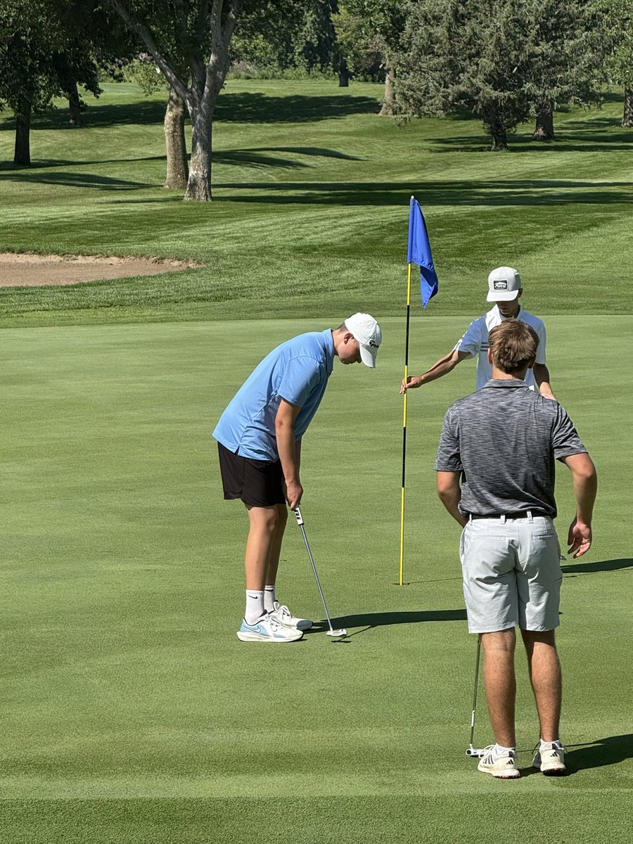 SCNorthBoysGolf's tweet photo. Heading up to Le Mars for a beautiful day at Willow Creek. Shot a team score of 323 and had the following individual scores 

Seth Frankele 71 (medalist)
Kale Puetz 81
Logan Salmon 85
Alex Hexom 86
Braden Kumm 89 https://t.co/doF6X7Sy0s