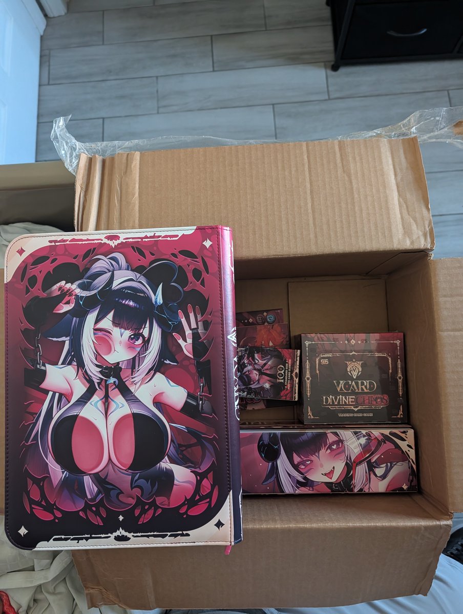 SnoopytheGamer's tweet photo. My @VCardTCG booster box got here!!!
Can't wait to get into unboxing the packs! https://t.co/hsVbTIG56A
