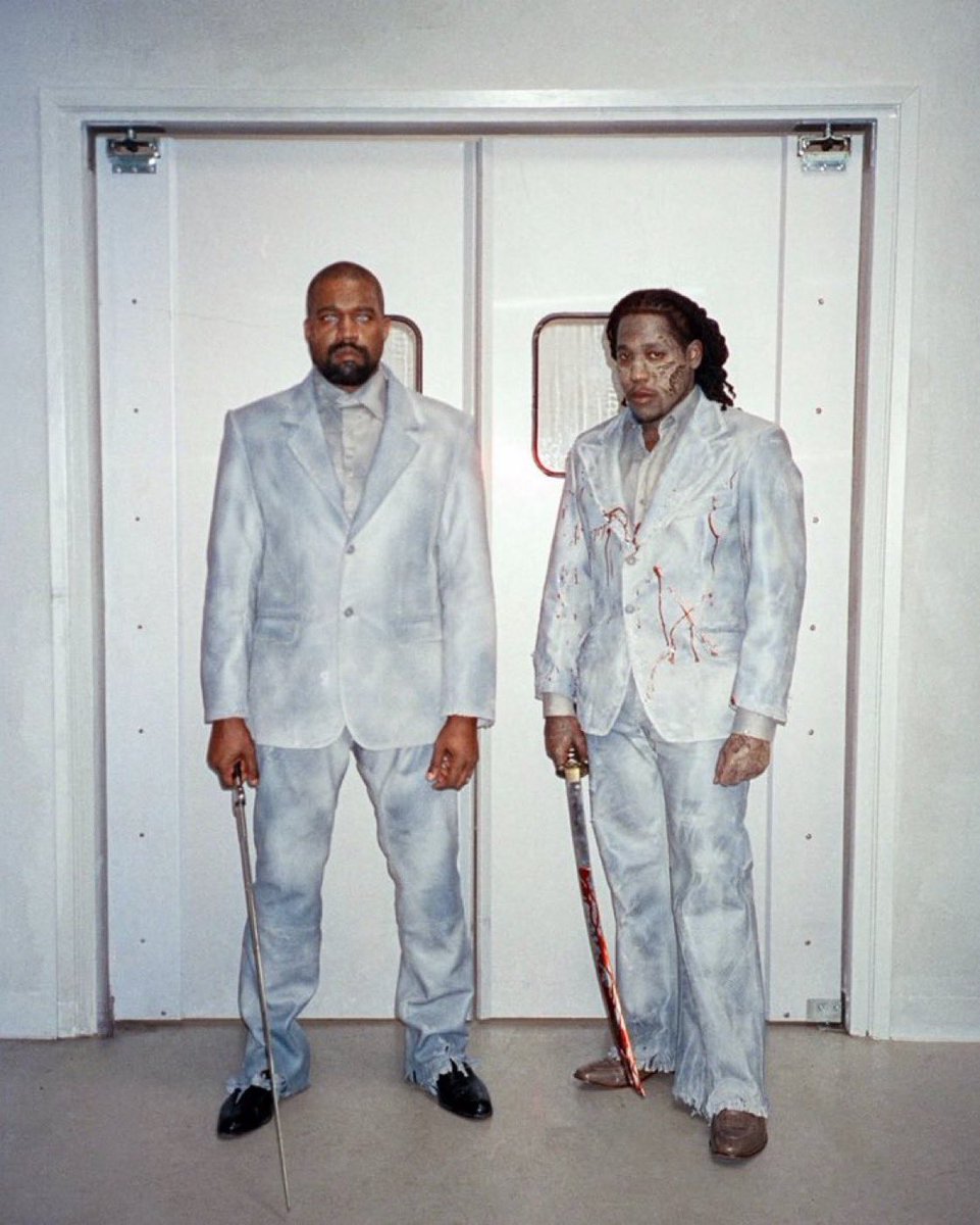 DailyRapFacts's tweet photo. YE &amp; DON TOLIVER 👀 https://t.co/dCiMvAvll1