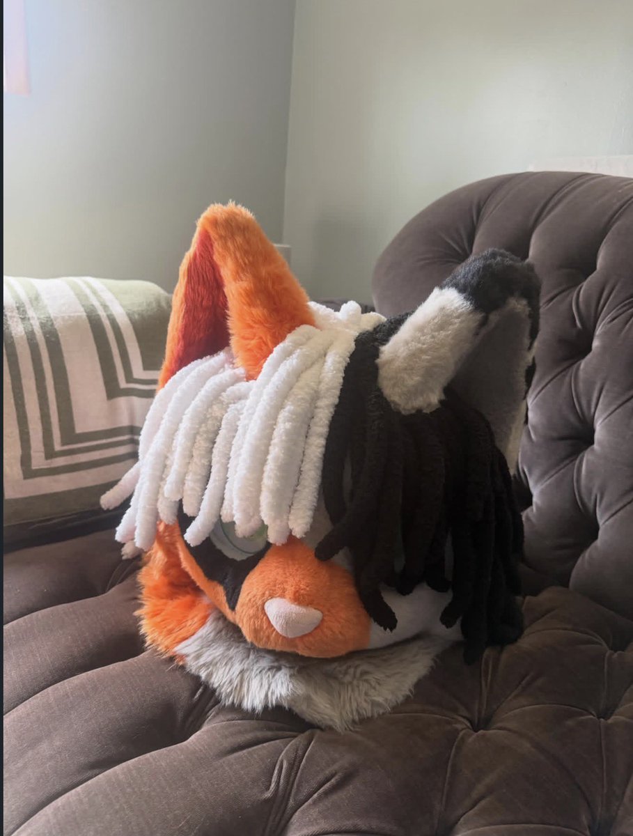 halfwayfocusedd's tweet photo. had an emergency come up. So I’m pretty much lowballing myself here but ts was unpredictable and I don’t wanna be semi stranded in Florida. So I’m selling him for 400$ not the character just the suit . ⬇️more pics below 
#fursuit #forsale #furrycommunity #fursona #furries https://t.co/B9hk3mvC1l