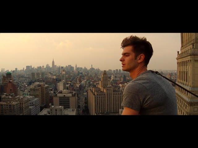 Jaddy005's tweet photo. @moneyandluv4me Narrative-wise its great bc it's almost as if Peter waking up here signals a new direction in his life which harkens back to "Brand New Day" but the it's just a basic green screen. The city doesn't even look like NYC. Looks fake. Better ex: The Batman or even TASM's deleted scene https://t.co/YHBf8OSz5r