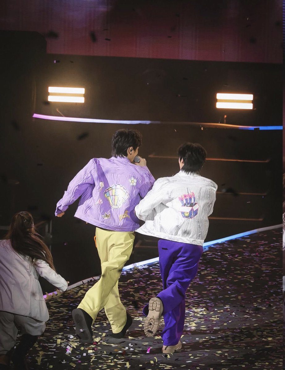 theewavezone's tweet photo. these TheeWave pictures they’re so precious🧡💛💜🤍

#theewave https://t.co/WKhYzaFCBf
