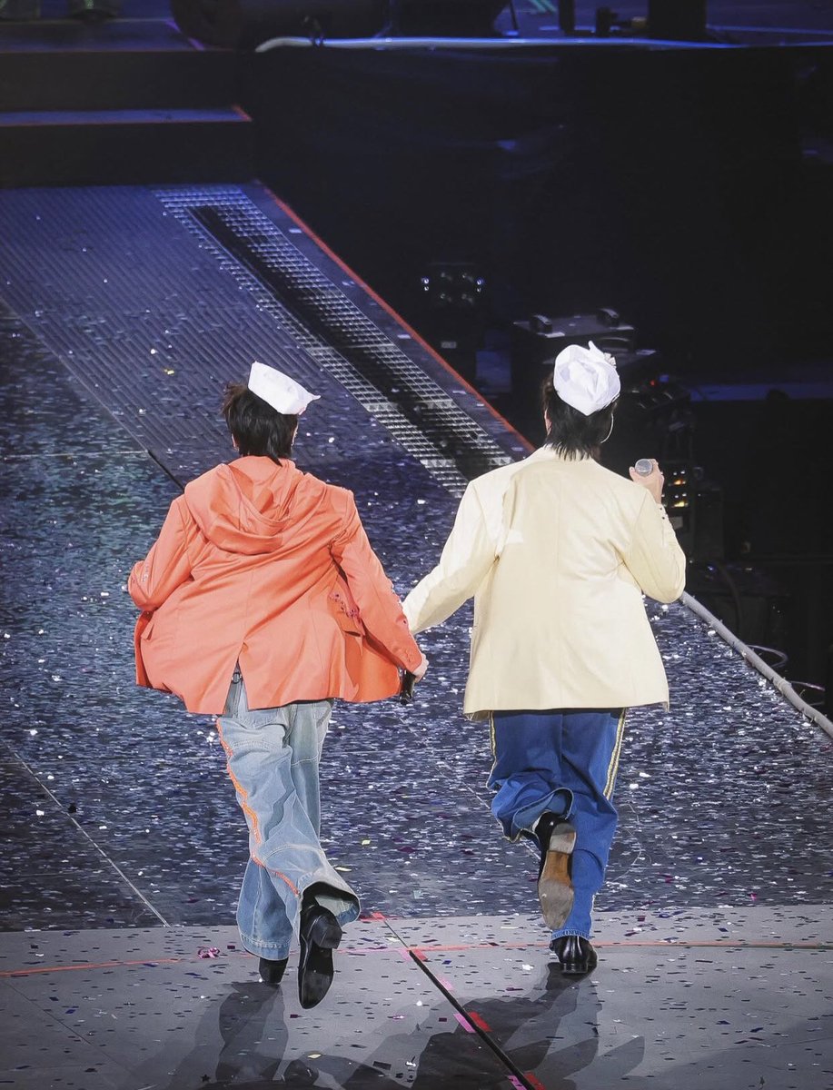 theewavezone's tweet photo. these TheeWave pictures they’re so precious🧡💛💜🤍

#theewave https://t.co/WKhYzaFCBf