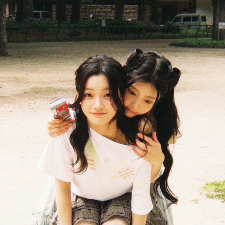 wonrohaworld's tweet photo. first post ♡ made this account to appreciate and share more wonhee &amp; iroha moments! hoping to make this a little place for all things wonroha 🎀

#wonhee #iroha #illit #gllit https://t.co/wop2pokQcT