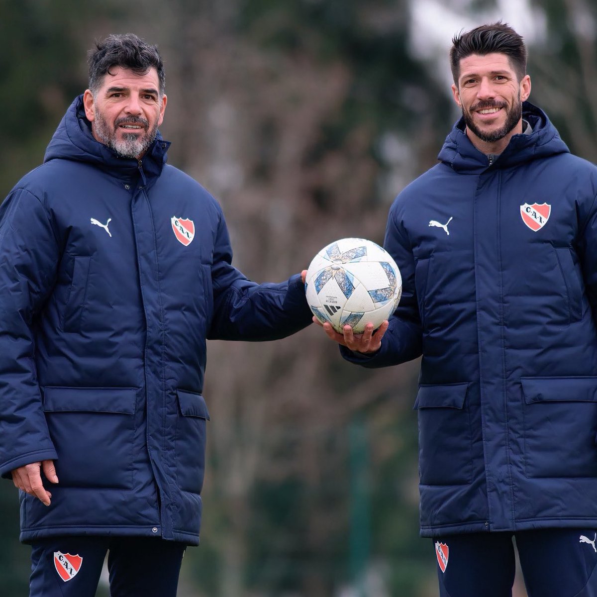 Lugonzalezdiezz's tweet photo. La mejor descripción del laburo de Matheu, Tuzzio y compañía es la conferencia de prensa del dt. 
Le inculcan como pocos a los pibes lo que es #Independiente, habiendo salido campeones pero también habiendo perdido y mucho. 
En reserva hay un laburo serio después de mucho tiempo. https://t.co/TsZ3YmxhjW