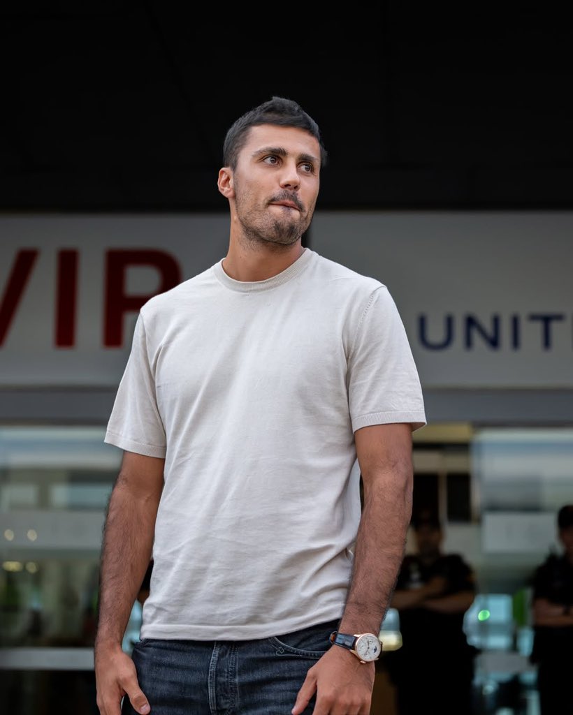 2_32i's tweet photo. 🚨 Cancelo &amp; Rodri in Barcelona 🔥 https://t.co/Dxv2POsc4f