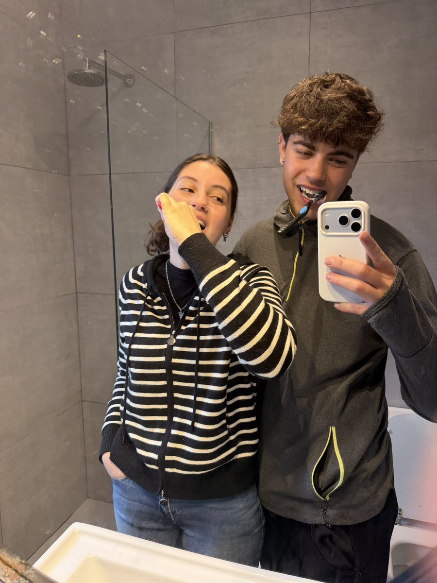 feligi_'s tweet photo. la amo https://t.co/OpSQHOnzma