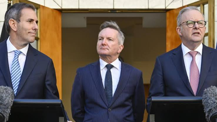 Ausbobsmit's tweet photo. Finding work is becoming very hard. The rubber has hit the road. You simply cannot add 1.2 million people in such a short space of time and think that it won't have an effect on the job market. 

This is Albanese. A bloke that's never had a real job. Never reads. Never does research. He's trashed this joint. Then his deadshit treasurer who decimated the housing market. 

What a farce. We don't deserve this. We're good people. Why are they doing this to us.