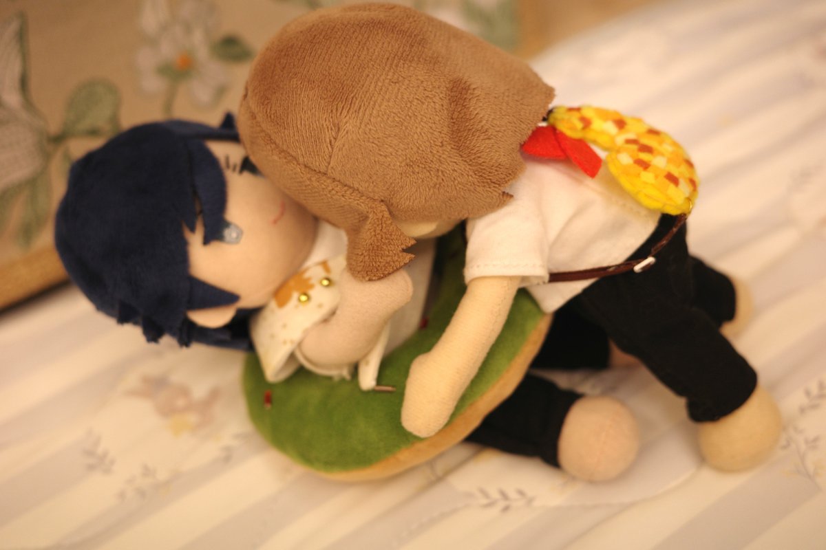 LANTT__02's tweet photo. 1号「なんと、超デカドーナツじゃん！​美味しそうね」
🍅「何を言っているのですか？！」 https://t.co/nmBN5e6XlQ